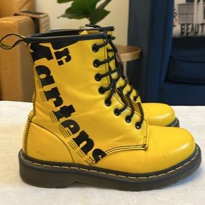 US 6 Doc Martens Yellow with Logo